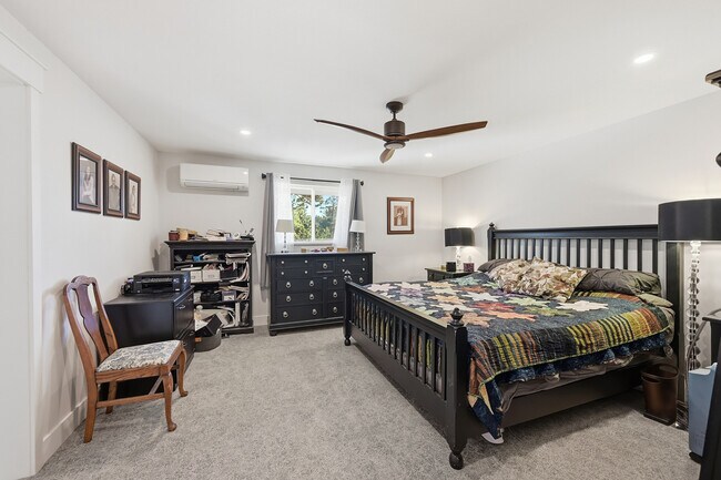 Building Photo - 30855 Walter Dr