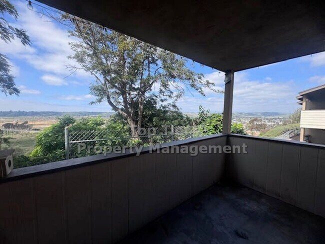 Building Photo - Rare Lower Unit with Stunning Views & In-Unit Laundry