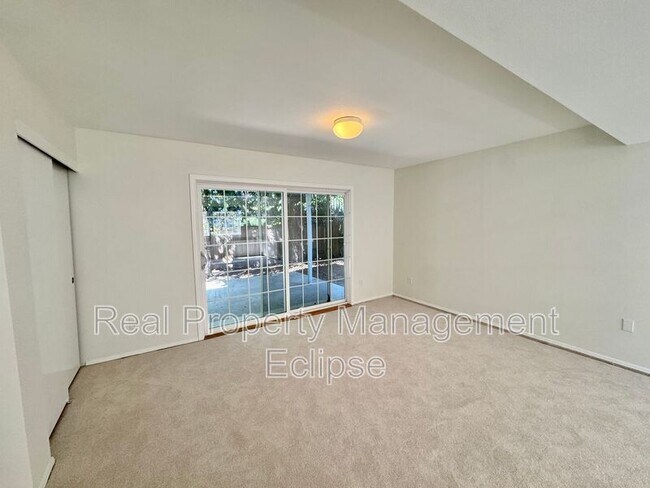Building Photo - 7126 NE 165th Pl