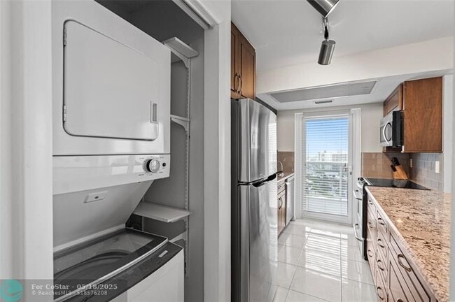 Building Photo - 2841 N Ocean Blvd