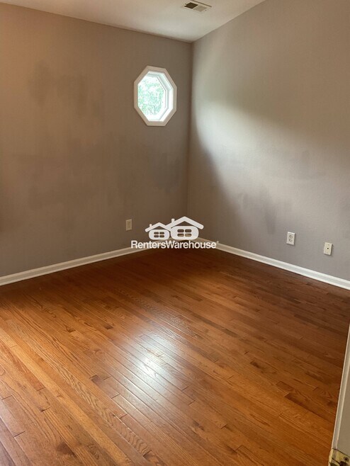 Building Photo - 9619 Littleleaf Dr