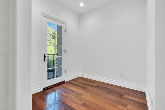 Building Photo - GORGEOUS 7 BED 6.5 BATH FOR LEASE IN BEVER...