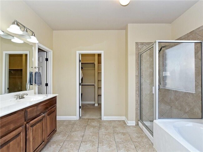 Building Photo - 1802 Greenside Trail