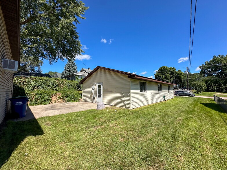 Building Photo - 1317 La Crescent St