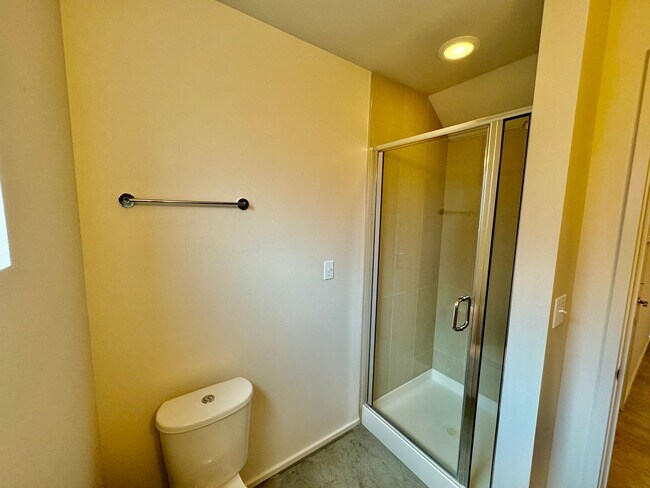 Building Photo - Location! Location! Modern 3 bed, 2.5 bath, Townhome near Greenlake!