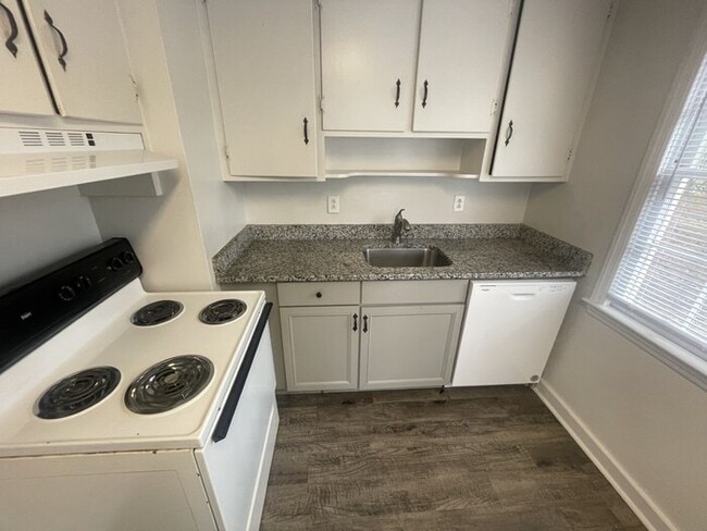 Building Photo - 2 bd 1 ba house