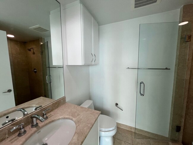 Building Photo - 1331 Brickell Bay Dr