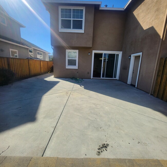 Building Photo - 2316 Dancing Penny Way