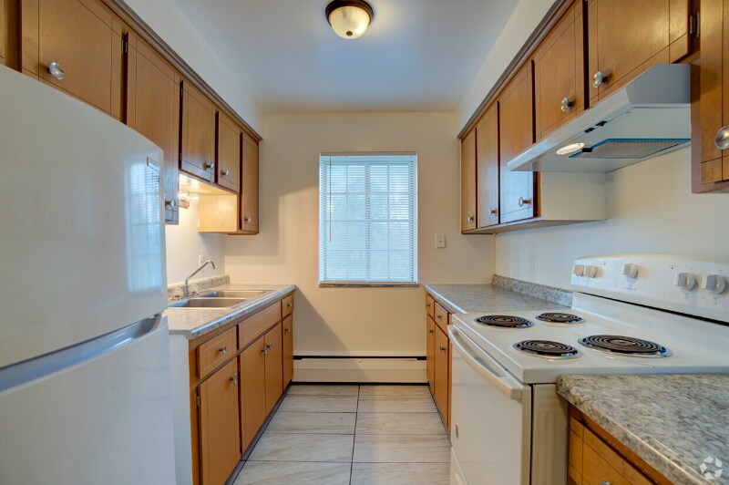Building Photo - 4865 Cadieux Rd