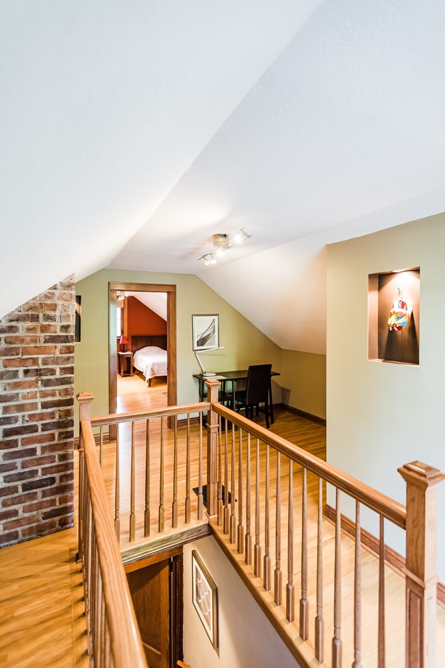 Loft space - 920 6th Ave SE