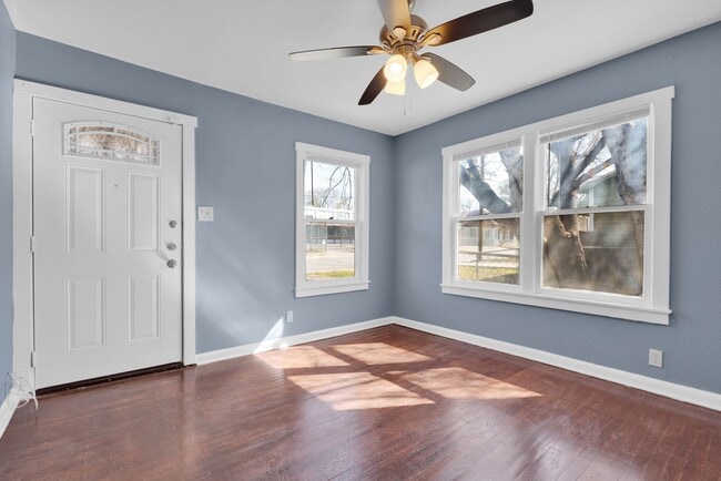 Building Photo - Cozy 3 Bed 2 Bath- Newly Renovated Home in Downtown San Antonio!