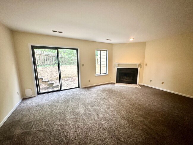 Building Photo - 1209 Chatham Ridge