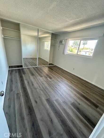 Building Photo - 685 E Vista Chino