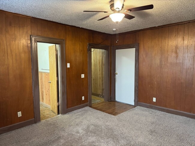 Building Photo - 5 Bed 2 Bath Home w/ 6.14 Acres In Iowa Park ISD.