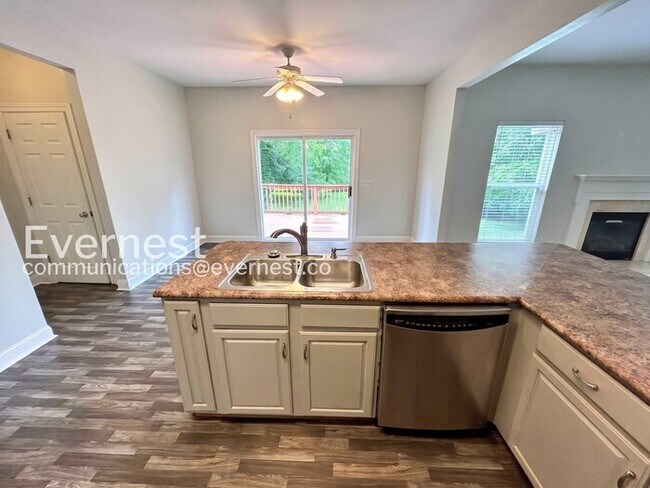 Building Photo - 4-Bed/2.5-Bath/ Home with Attached Garage and Large Yard/Available Now!