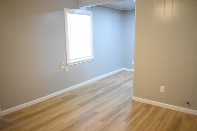 Building Photo - 2319 Banita St
