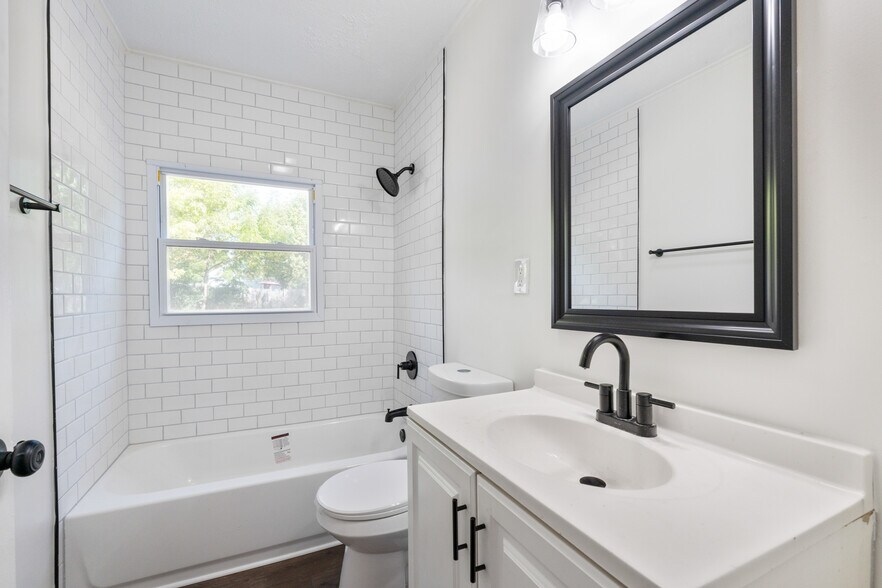 Building Photo - 2778 Grasmere Ave