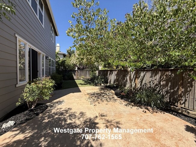 Building Photo - 1708 Southridge Dr
