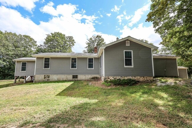 Building Photo - 55 Holbrook Hill Rd