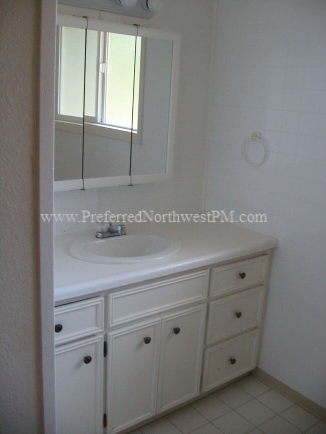 Building Photo - 2233 Monterey Ln