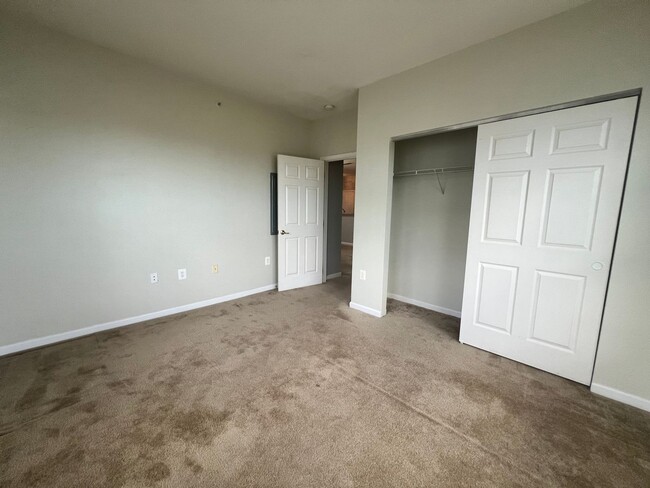 Building Photo - Lovely 3 BR/2 BA Condo in Capitol Heights!