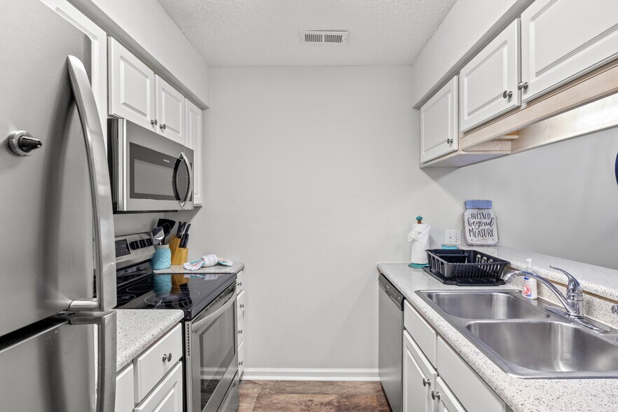 Building Photo - 5030 Windsor Green Way