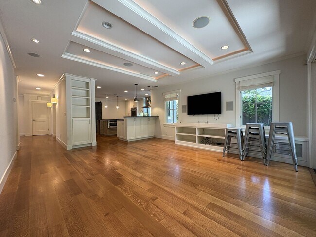 Building Photo - Spacious 5BR/3.5BA Palo Alto Home with Gourmet Kitchen & Large Backyard