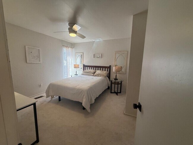 Building Photo - 1925 Bunting Ct