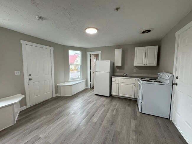 Interior Photo - 2903 East Olympic Avenue