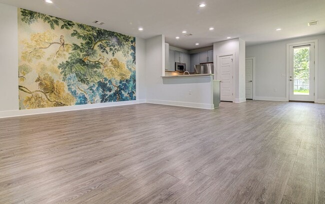 Building Photo - Super Cute South Austin 3/2.5 Condo, built...