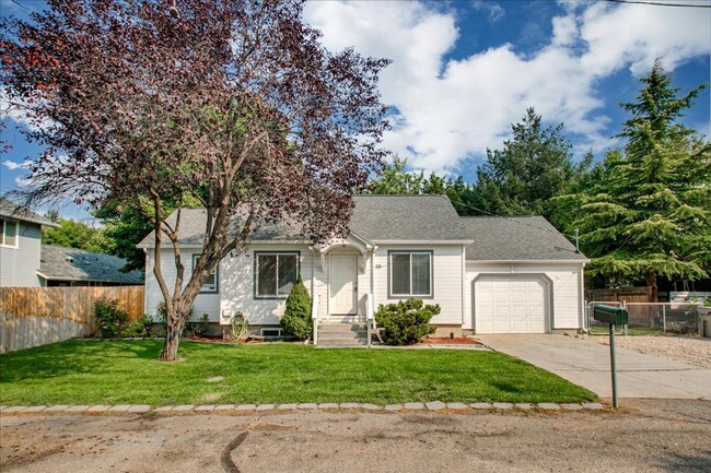 Building Photo - Bungalow Style Home in SE Boise