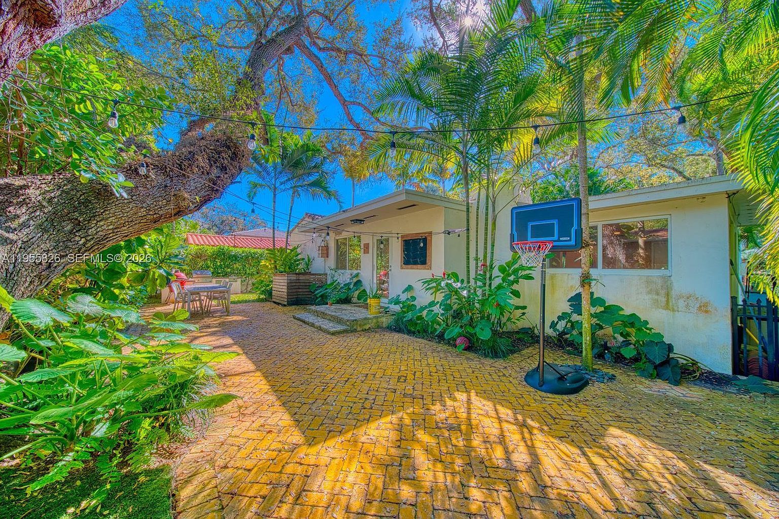 Building Photo - 3227 Riviera Dr