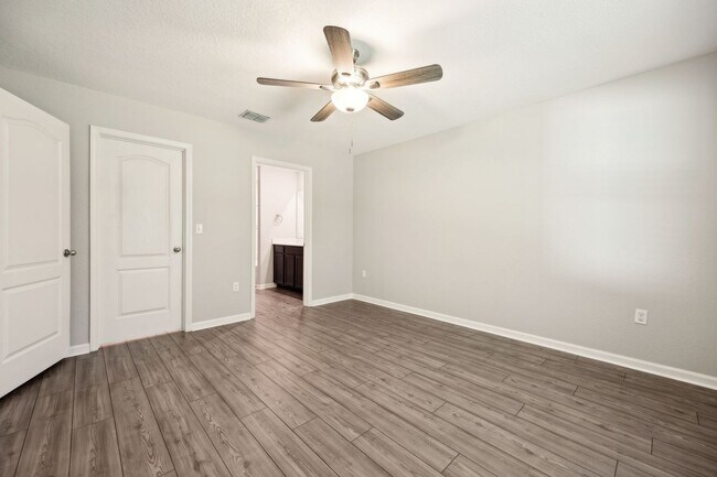 Building Photo - Adorable 3/2 in Lumber Creek