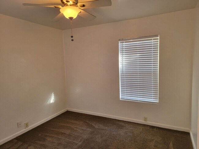 Building Photo - 2 Bedroom 1 Bathroom House Near Caldwell Park