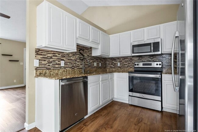 Building Photo - 465 Northwoods Dr