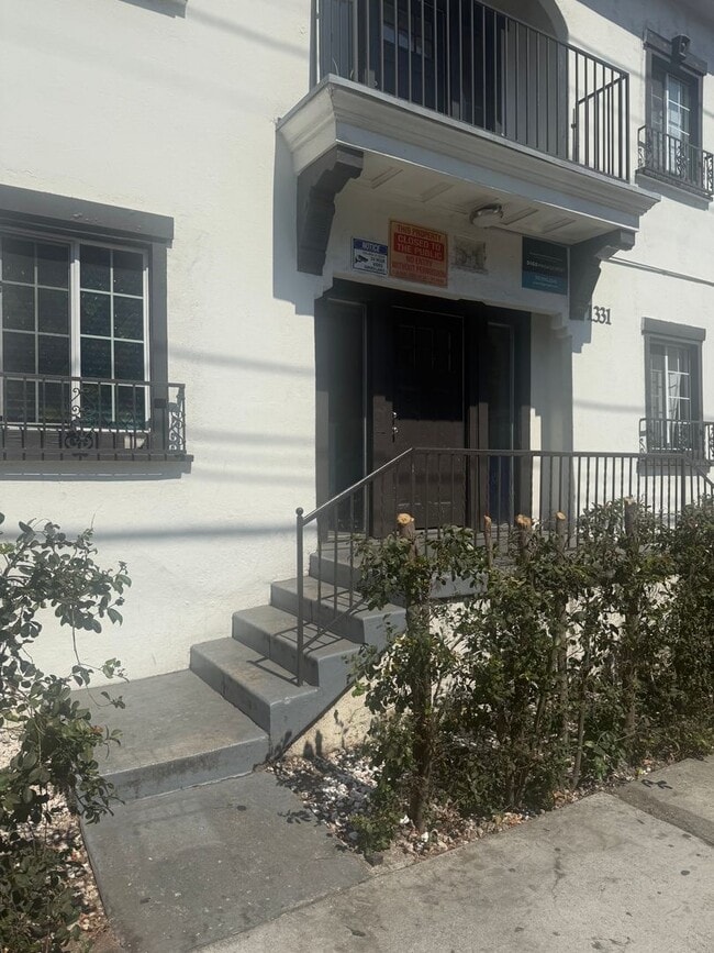 Building Photo - 1331 Albany St