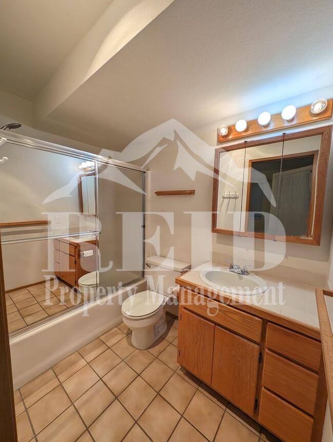 Building Photo - 305/307 Shore