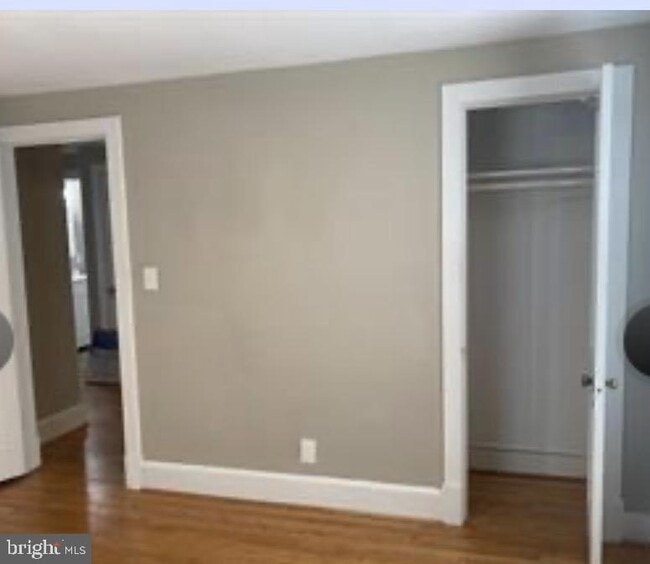 Building Photo - 915 William St