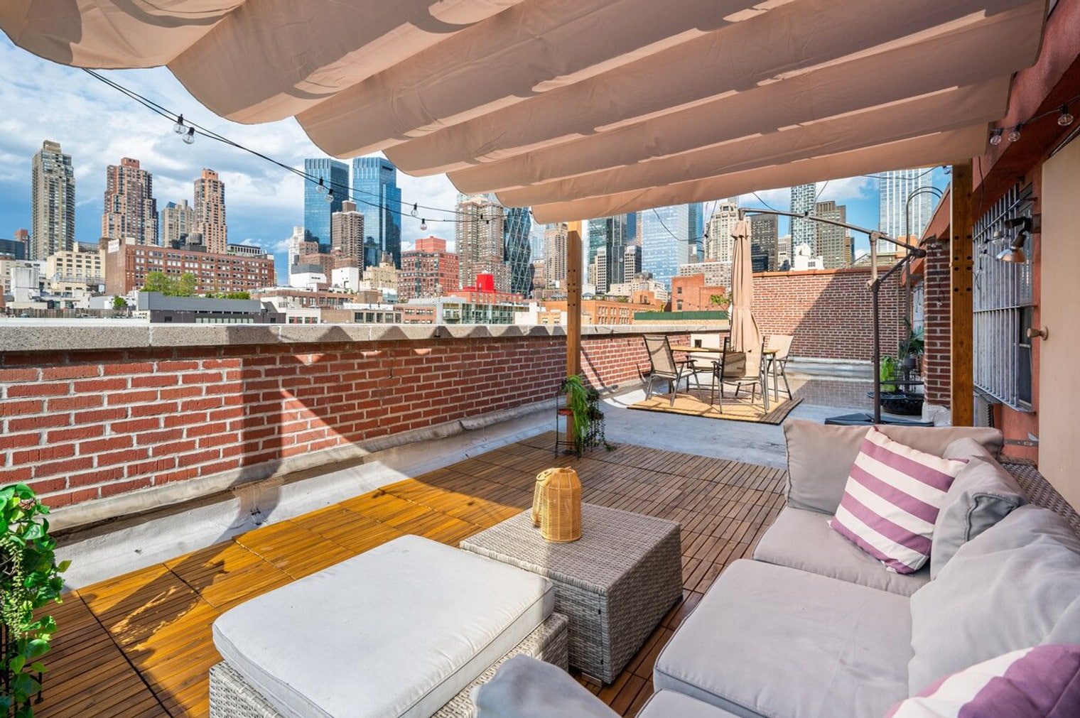 Building Photo - 458 W 52nd St