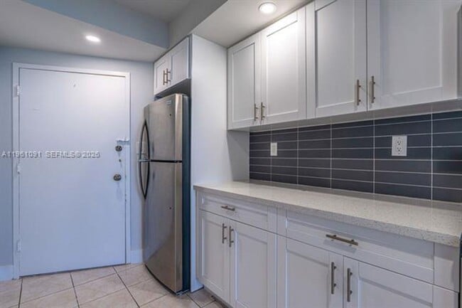 Building Photo - 5401 Collins Ave