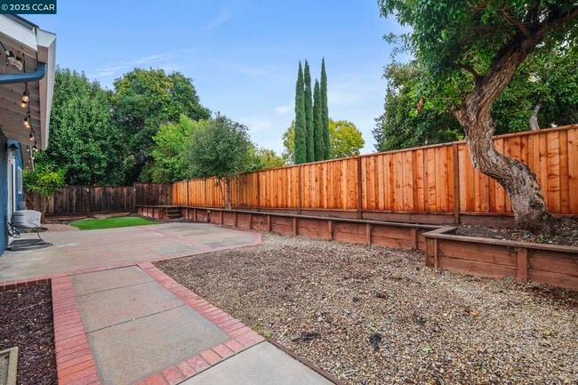 Building Photo - 3934 Bellwood Dr