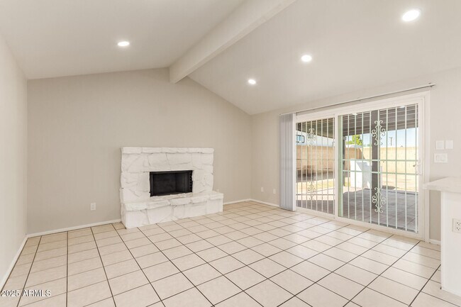 Building Photo - 1754 E Alta Vista Rd