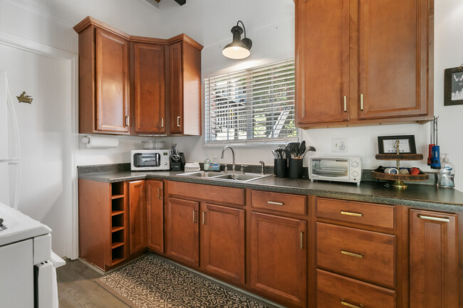 Building Photo - 32240 Fern Dr