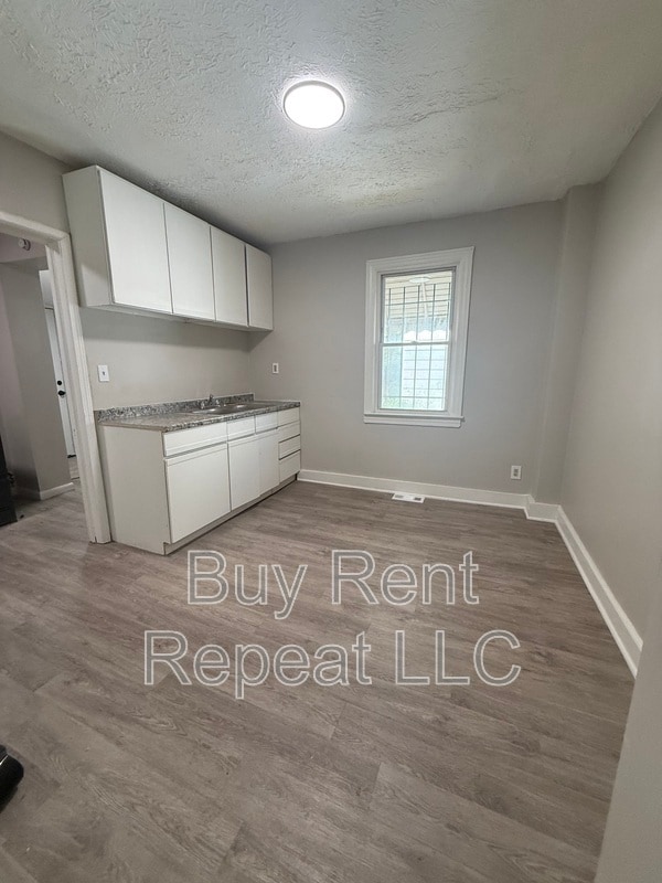 Building Photo - 12735 Vernon Ave