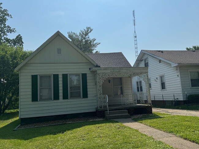 Building Photo - Cozy Comfort: 2 Bed, 1 Bath Home with Spac...