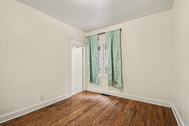 Building Photo - 1412 Sherman St SE