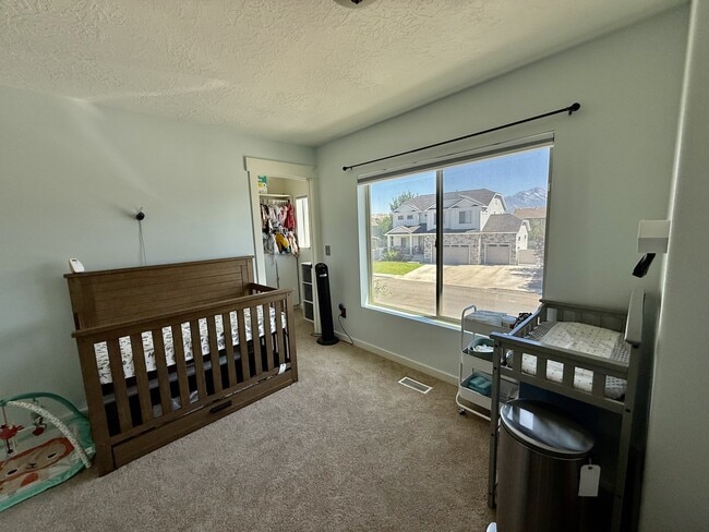 Building Photo - 722 S Willow Park Dr