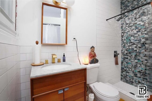 Building Photo - 5 bedroom in Flushing NY 11385