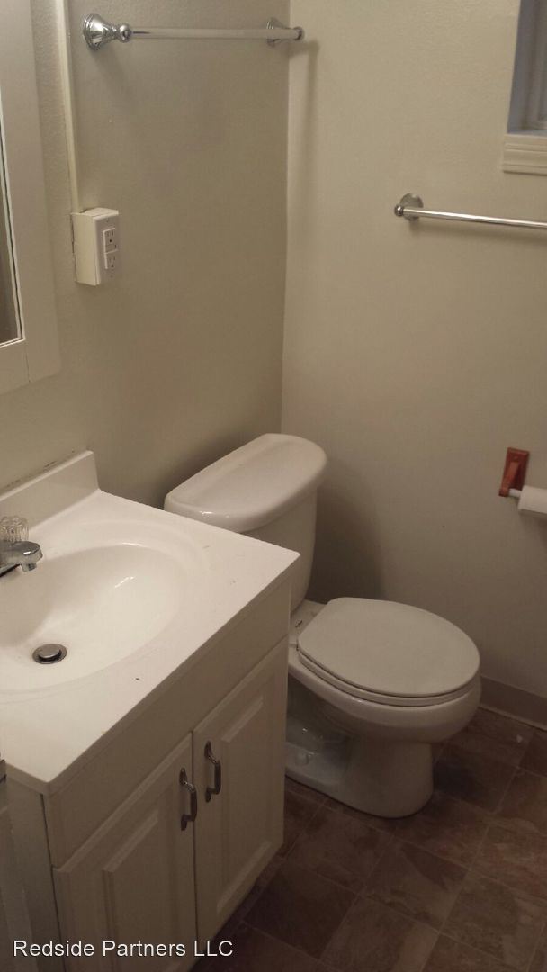 Building Photo - 1718 Summit Ave