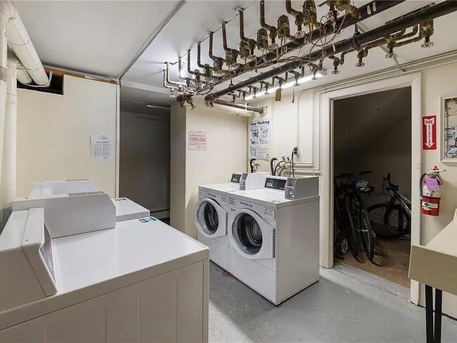 Building Photo - 510 Child St